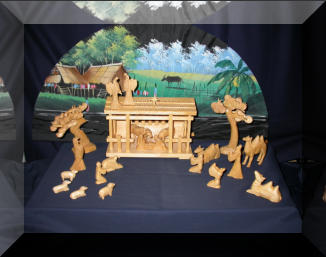 Krippe aus China, handgeschnitzt